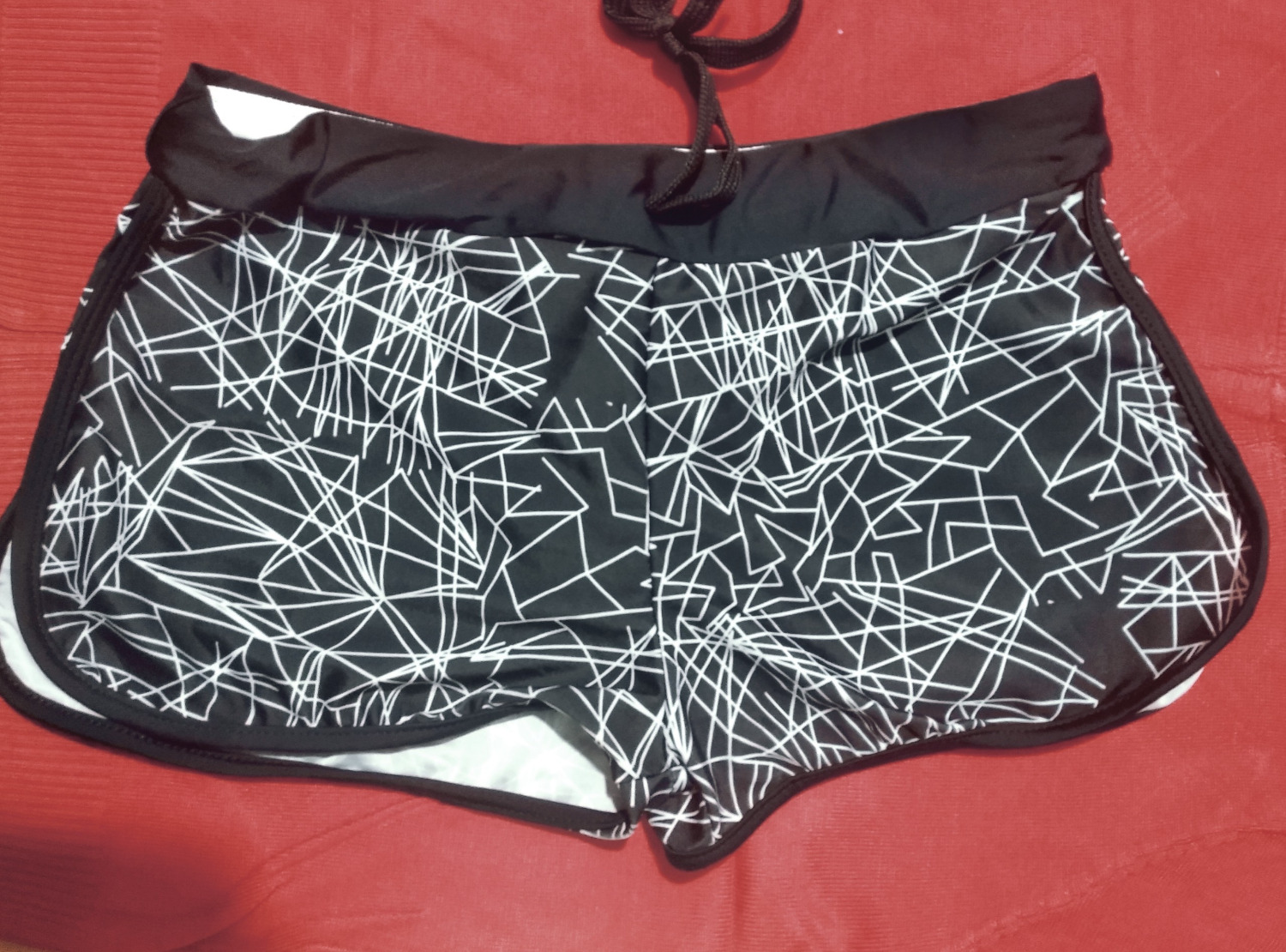 Ba mảnh đẹp, chất liệu tốt lắm. Đã mua hàng nhiều trên TIKI và rất hài lòng so với các trang web khác.