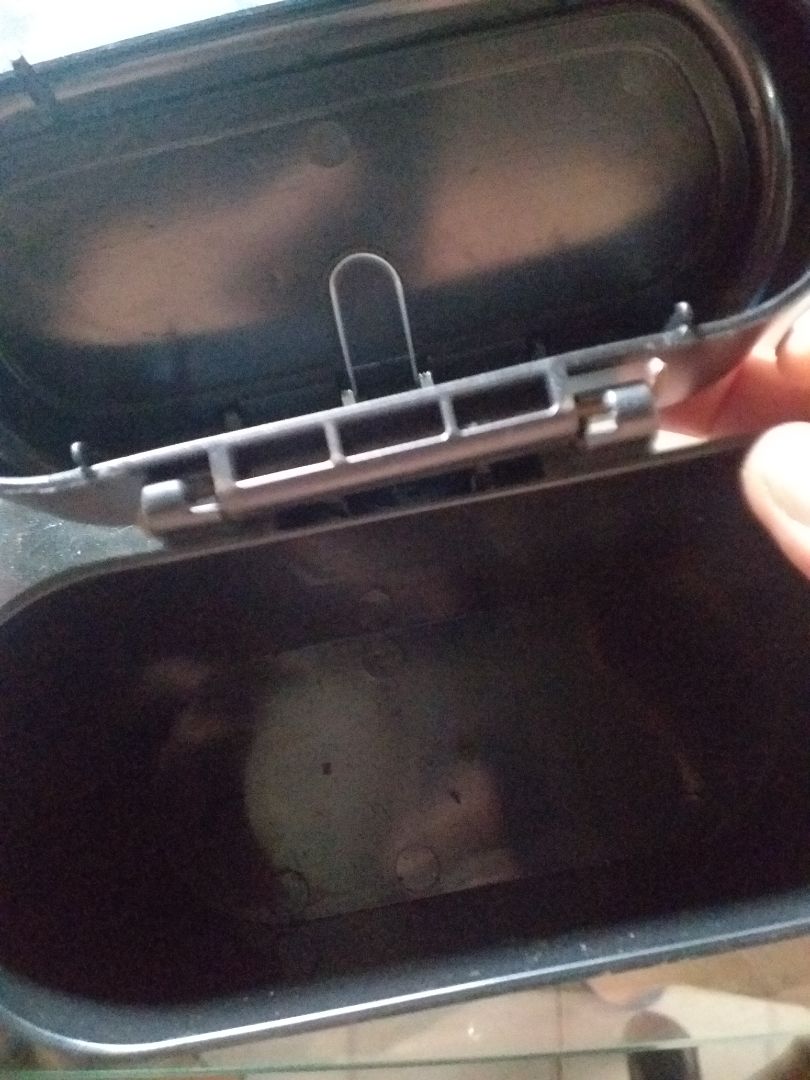 Hàng bị gãy khớp nên nắp và hộp mỗi nơi