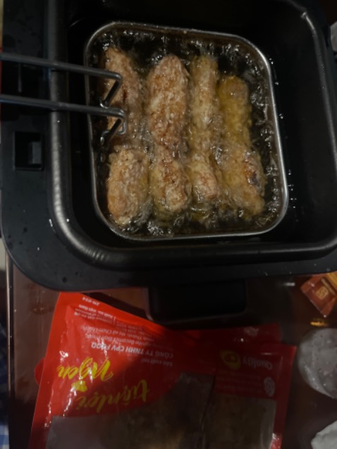 Rất tiện lợi, chiên nhanh và không bị hôi nhà, nhỏ gọn đem ra chiên mọi nơi đều tiện. Hài lòng