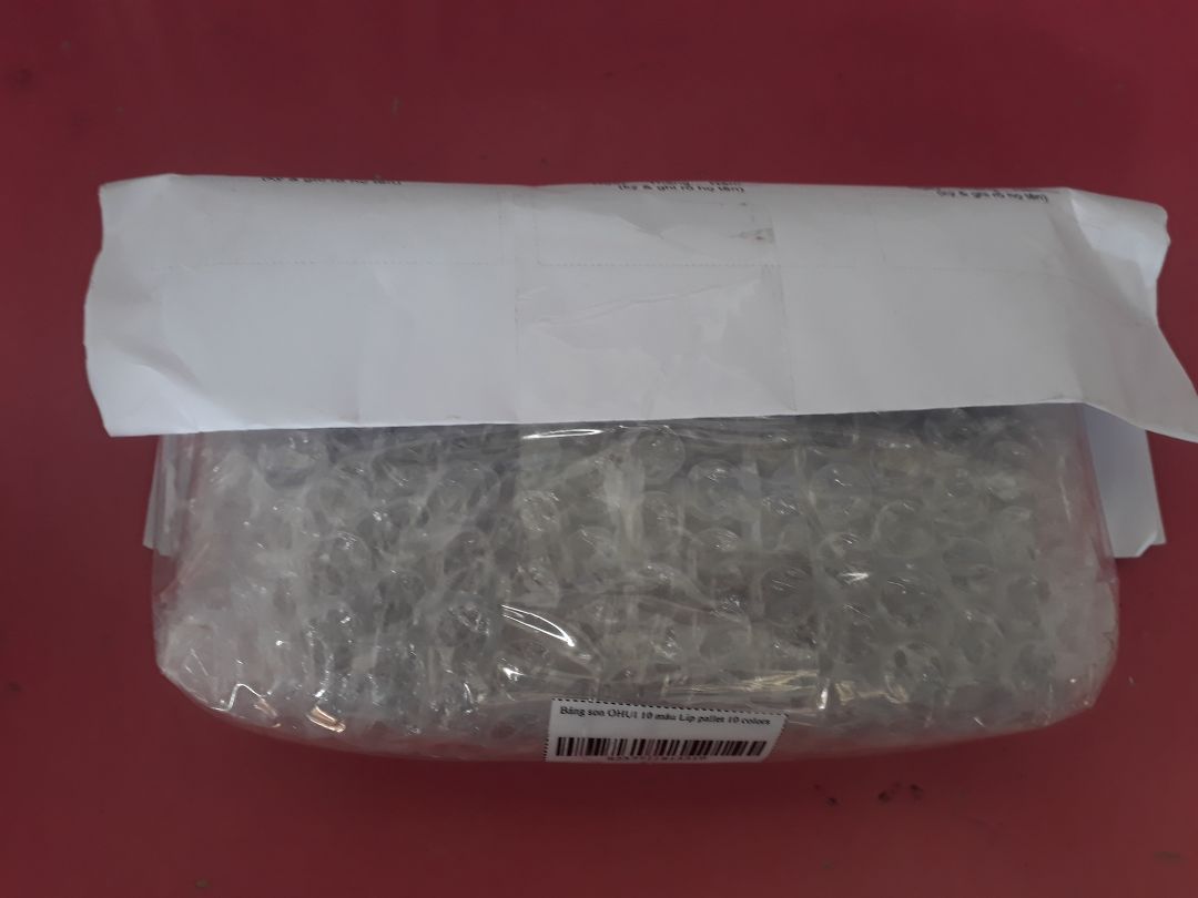 đóng gói chắc chắn, shipper thân thiện, son có mùi thơm nhẹ dễ chịu, son đánh có lên màu nhưng hơi nhạt xíu. nói chung là oke:))