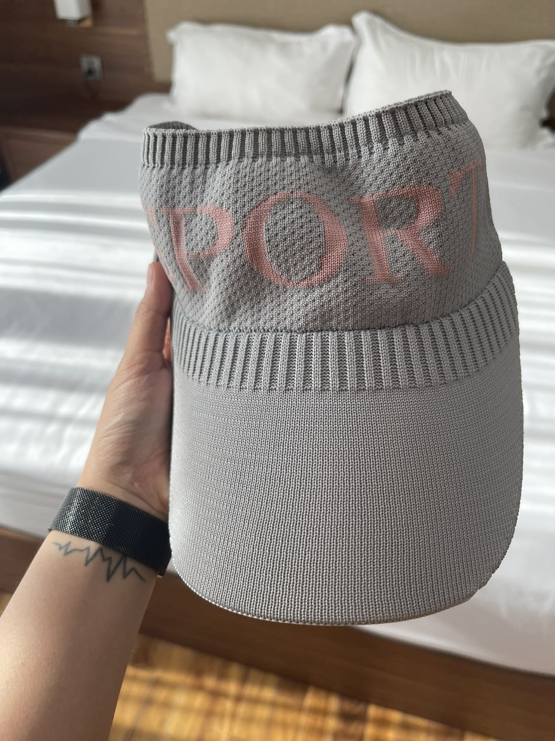 Giao hàng rất nhanh, mũ đội êm không đau đầu, chất lượng khá ok. Tiện lợi nhỏ gọn, rất ưng.