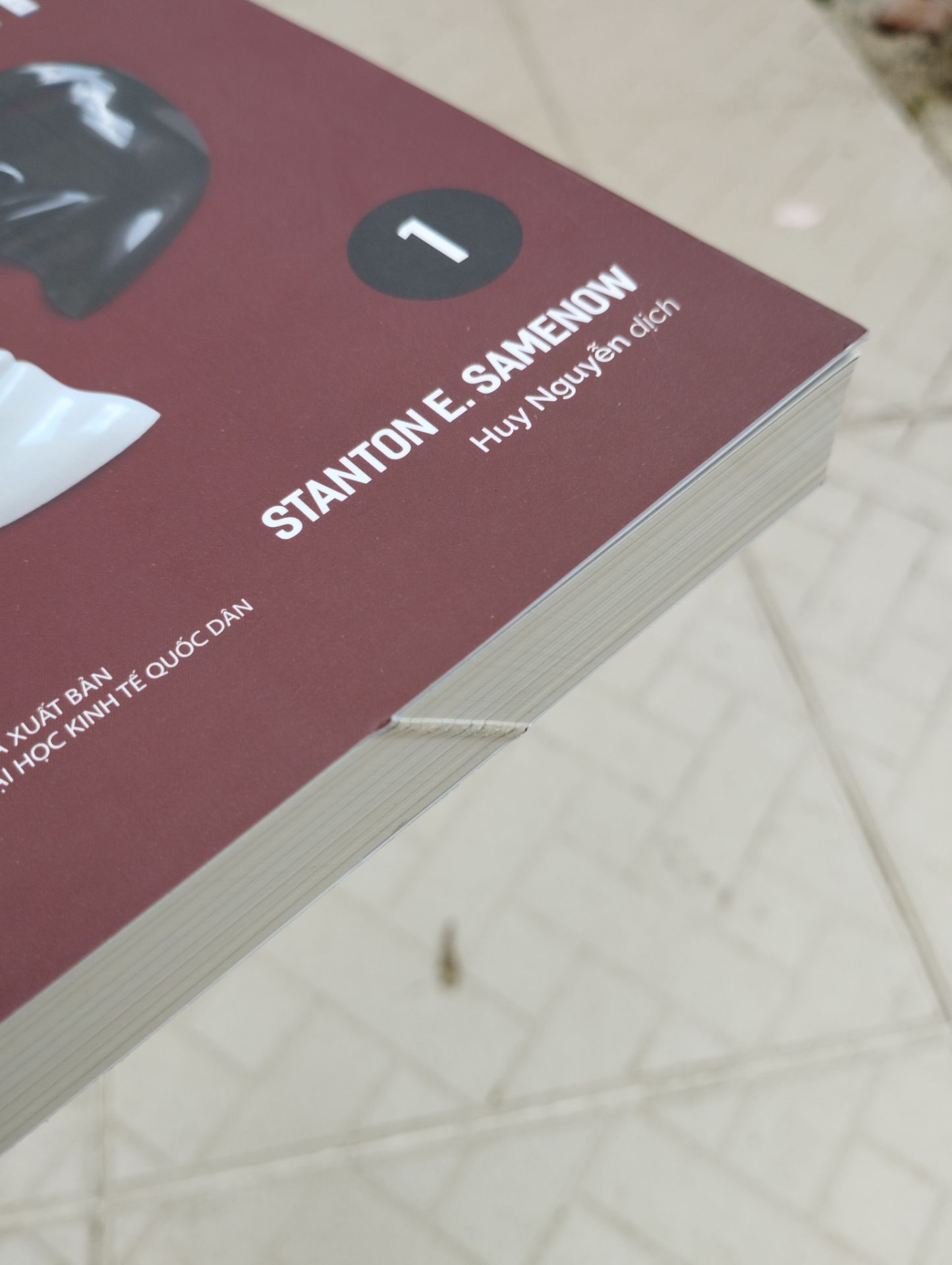 bìa bị hỏng trong lúc vận chuyển