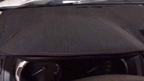 Đặt thảm lên thấy cái xe nó sang hẳn lên, không bị tình trạng lóa mắt nữa. Chất liệu cũng đẹp, không thấy có chỉ thừa, shop giao hàng cũng nhanh, đóng gói chắc chắn tư vấn nhiệt tình. Nói chung là quá ưng, sẽ ủng hộ shop những sản phẩm khác nữa, nên mua nhé mọi người