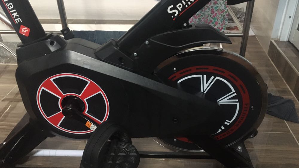 Mình mua xe ngày 24/5/2022. Xe giao nhanh, lắp ráp đẹp, tạm ổn

Sau một tháng, xe bắt đầu kêu to y như cái máy cày. Mình cảm thấy vô cùng thất vọng về sản phẩm. Với số tiền cũng tương đối, nhưng chất lượng lại ko đảm bảo như vậy. Giờ ngồi lên đạp không khác gì tự tra tấn lỗ tay, ức chế vô cùng

Chức năng chat với shop thì lồi lỏm, không dùng được. Nên ko phản ánh dc

Một lần nửa, thật sự là vô cùng thất vọng về chất lượng cua sản phẩm này.