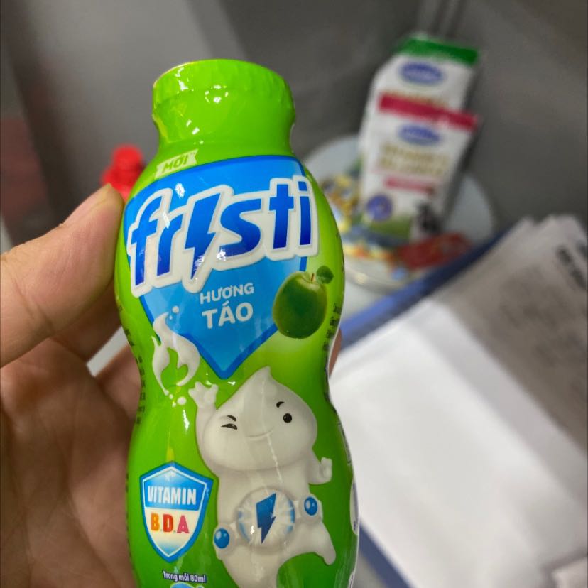 Vị táo uống rất ngon, cháu mình rất thích. Mình mua thùng này với giá 152k cũng khá hời. Date còn khá dài, thùng hàng nguyên vẹn ko hị hư hỏng gì