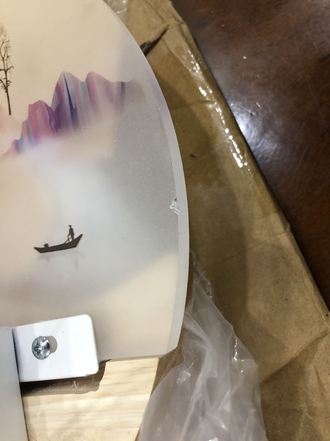 Đóng gói quá sơ sài, mẻ mất 1 góc