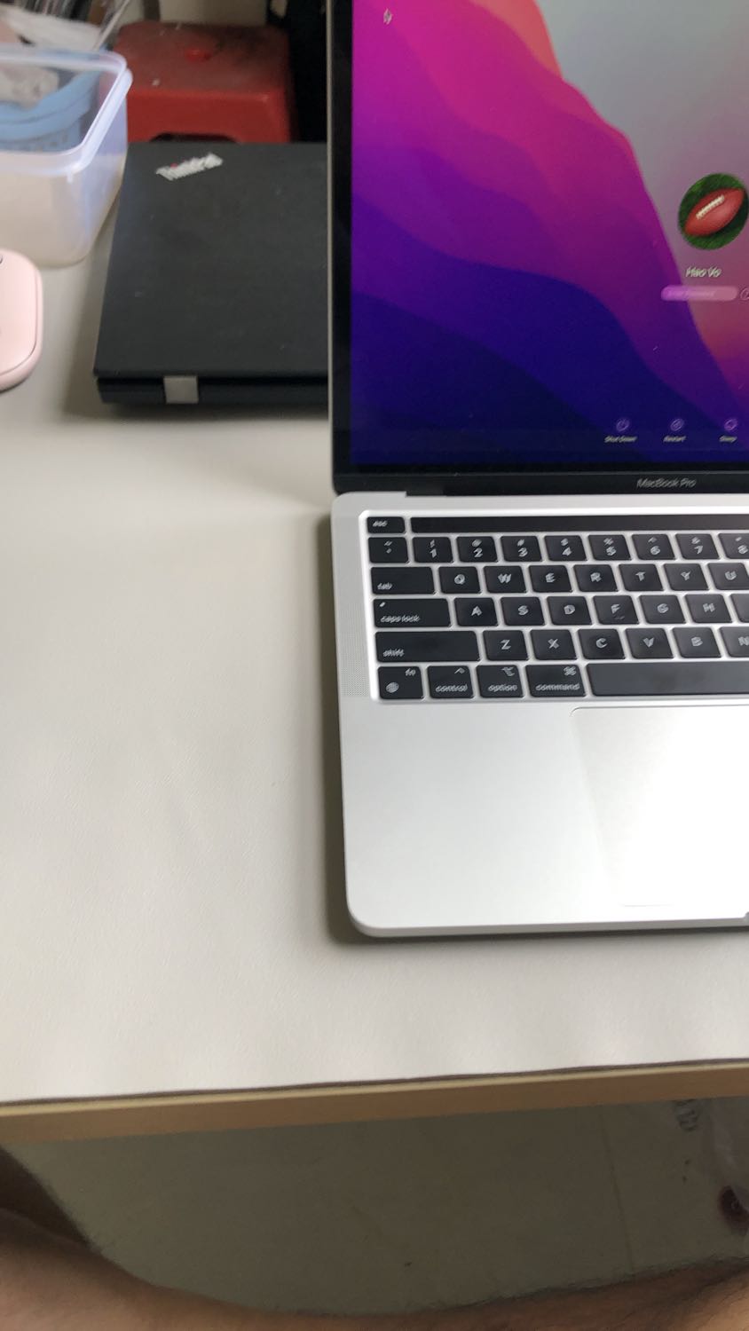 Lắp vừa vặn bàn theo kích thước. Chất liệu êm, nhưng mặt dưới tiếp xúc với bàn hơi trơn, rất dễ trượt.