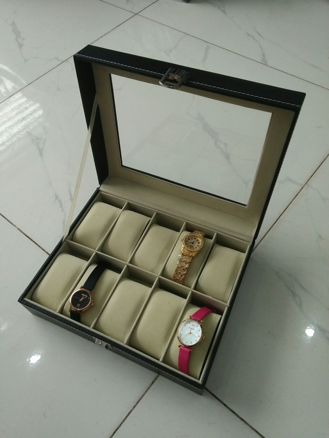 Nhận được hàng rất hài lòng, shop giao hàng đúng mẫu như giới thiệu, hàng có chất lượng tốt đáng với số tiền bỏ ra. Hộp chắc chắn, cứng cáp vô cùng ưng ý