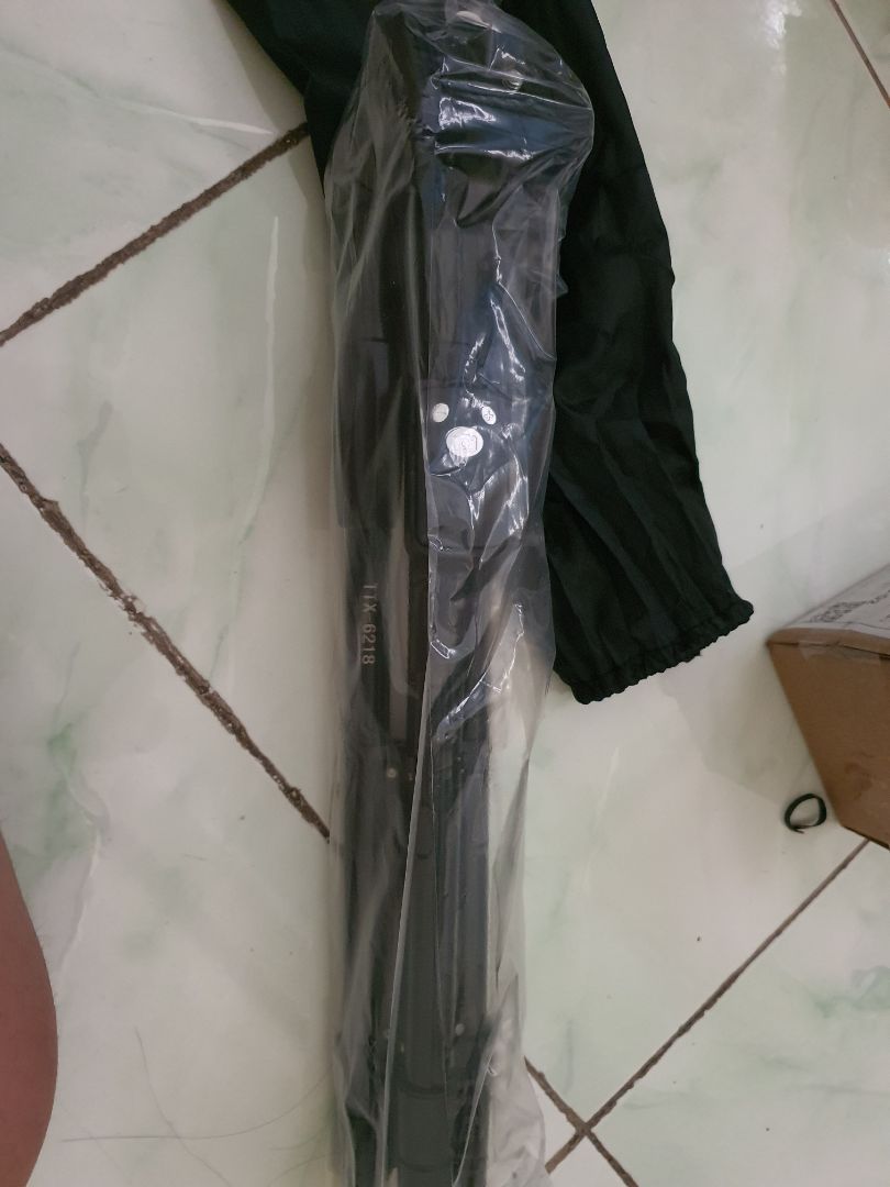 hàng đóng gói chắc chắn, kĩ càng, giao hàng nhanh
tripod chắc chắn, mình đã từng mua ở nhiều chỗ nhưng chỗ này khá tốt
mình nghĩ tripod cao khoảng 1m4 nha