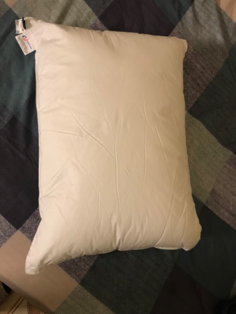 Gối rất êm, độ đàn hồi tốt. Nằm cảm giác thoáng chứ không bí. Đường may chi tiết tỉ mỉ rất đẹp. Đóng gói hít chân không gọn gàng. Giao hàng nhanh.