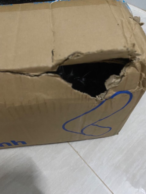 Đóng gói ẩu,không đóng gói kĩ càng gì hết đơn hàng này giá trị cũng cao chứ đâu phải rẻ mà đóng gói không bao giờ thấy cải thiện đối với những đơn hàng giá trị lớn.Chán thật sự về cách đóng gói cứ nhận xét và mong cải thiện mà cũng không thấy cải thiện!