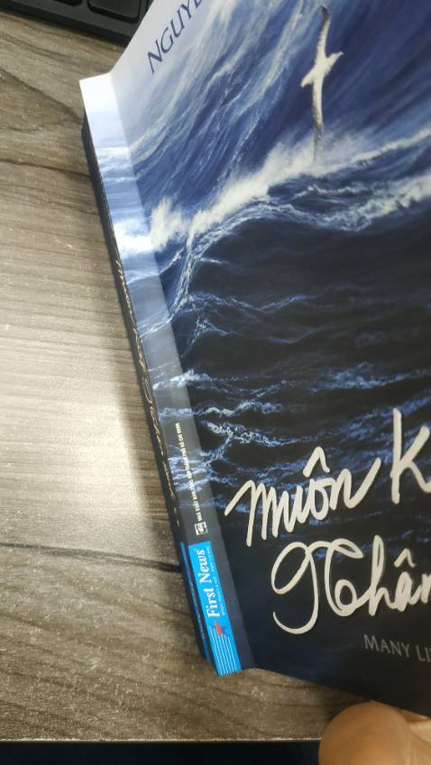 Xử lý đơn hàng nhanh chóng, đặt tối hôm trước hôm sau là nhận đc luôn mặc dù ko đặt tiki now. Nhận đc sản phẩm còn nguyên vẹn, tổng thể ko bị hư hỏng gì, tuy nhiên bìa sách đã bị gãy, nhưng vì mua sale đc 171k nên ko đòi hỏi gì thêm chỉ hơi buồn xíu