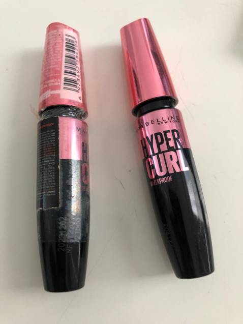 Luôn luôn dùng mascara Maybeline, rất thích