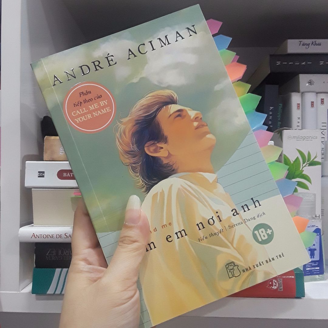 Tiki giao nhanh lắm, mình đặt tối hôm trước thì sáng hôm sau đã giao tới nhà, sách còn nguyên bọc nilon nên rất mới. Mình đánh giá Find Me không lãng mạn bằng *** Me By Your Name, dù nó kể nhiều hơn 1 câu chuyện tình, nhưng mình rất thích cái kết này. Đúng như tựa đề quyển sách, Elio & Oliver đã tìm về với nhau dẫu đã hai mươi năm sau mùa hè nóng bỏng đó, dẫu đã từng có những người khác xuất hiện trong đời họ  những người tình - vợ - con cái. Kết thúc rất thơ nhưng vẫn thực tế như vốn dĩ nó phải thế, vừa là HE vừa là OE, vì nó như một sự bắt đầu lại của câu chuyện tình này.