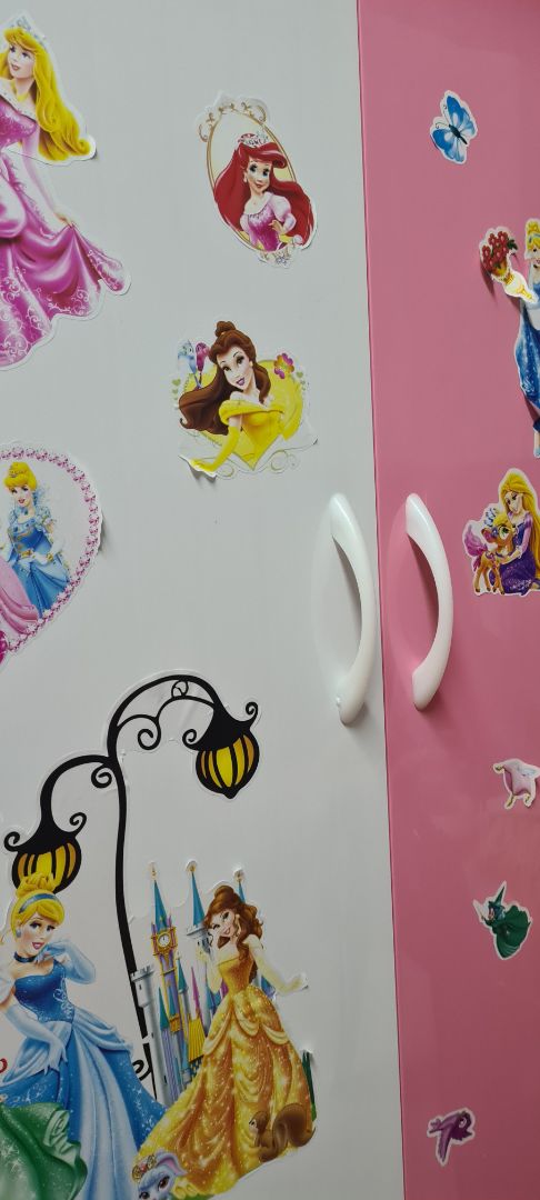 Trước lúc giao hàng có chút trục trặc. Nhưng sau đó shop sắp xếp ổn. Tủ tốt, đẹp, chắc chắn, kiểm tra trước khi nhận hàng