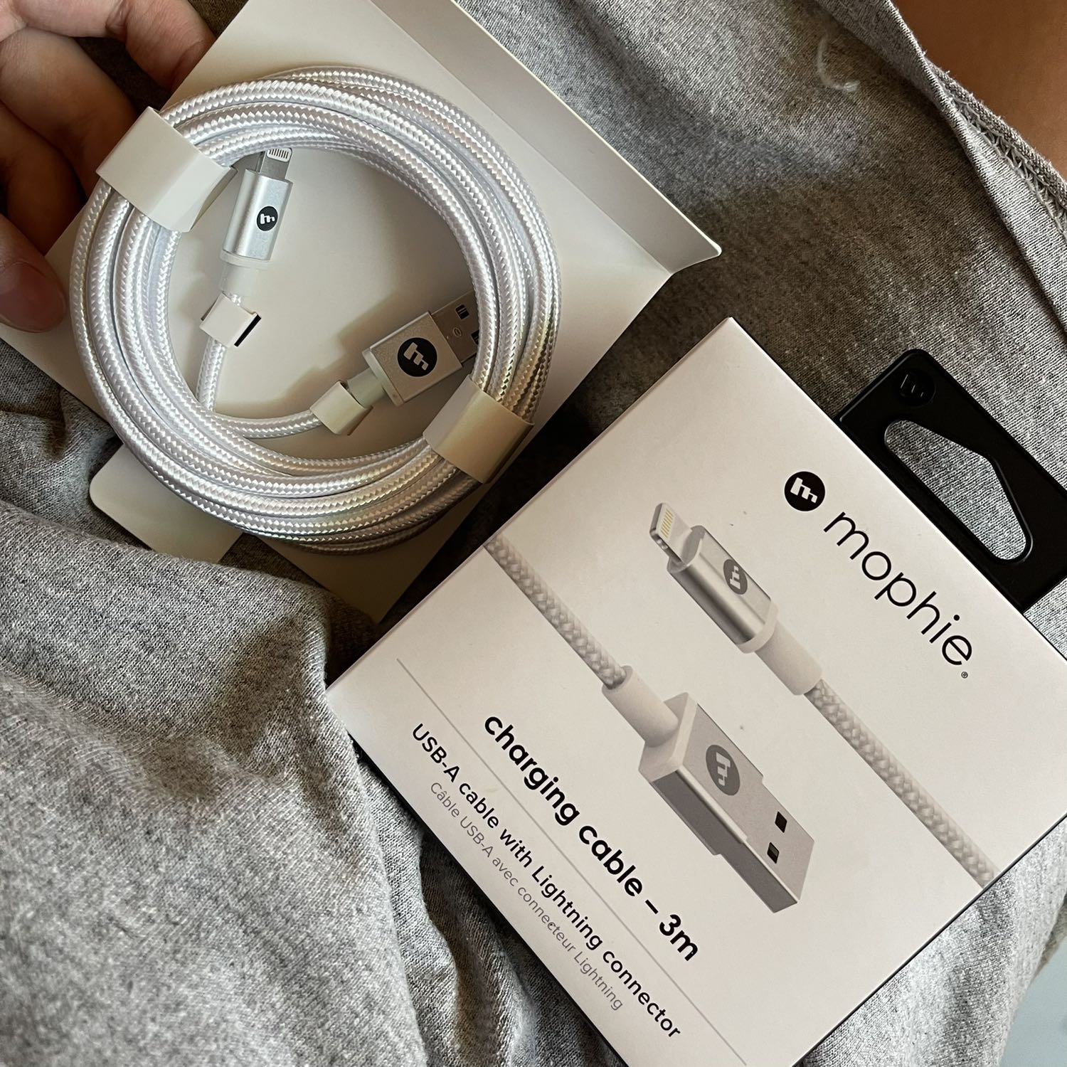 Cũm được. Dây rất chắc chắn, sạc thì cũng như sạc bth thôi nhưng của brand lớn nên yên tâm nhá