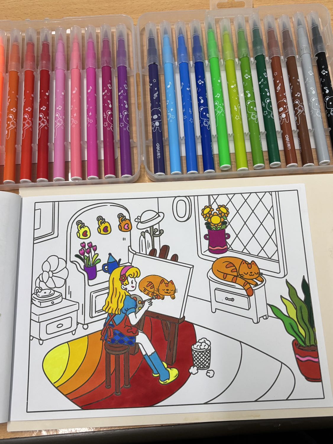 Màu đẹp, màu ra đều, mịn, mà hộp 24 hơi ít màu, phải chi có thêm nhìu tone màu nữa :)