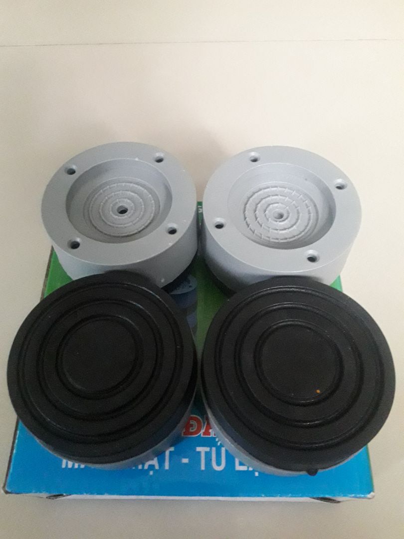 Giao hàng đúng nhanh, order từ ngày hôm qua, trưa hôm nay đã nhận được hàng. Kèm theo "thư cám ơn" của shop nữa làm cho mình có cảm giác mình là người rất quan trọng của shop!