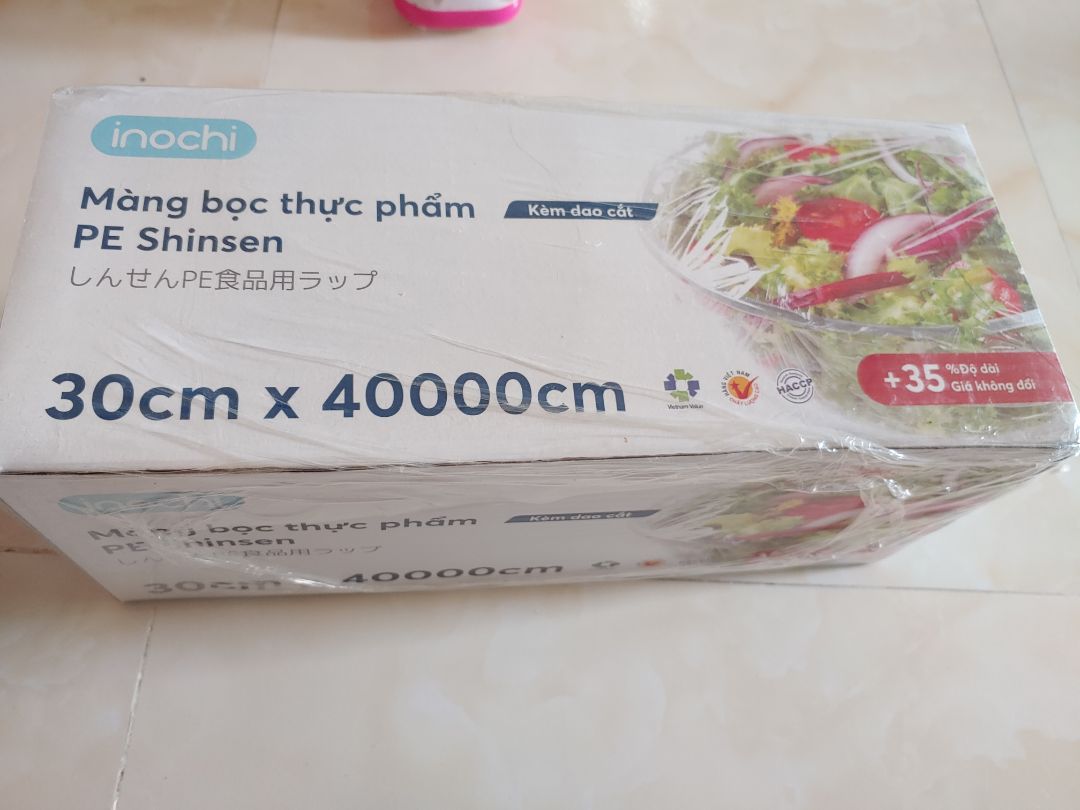 Sản phẩm chính hãng, chất lượng rất tốt. Hàng của Inochi thì yên tâm về chất lượng, đã mua và sử dụng nhiều sản phẩm đến từ inochi rồi.
Giá lần này Shop sale rất yêu thương luôn 152k. 
Màng bọc có dao cắt dạng trượt qua rất dễ dàng, không giống như loại dao răng cưa khác rất khó cắt. Chỉ cần kéo màng bọc ra theo nhu cầu rồi kéo dao cắt chạy qua là okie.