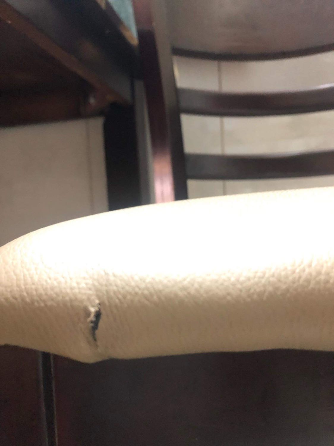 Khá là thất vọng về cách xử lí của tiki. Mua đc 1 tháng r mà vẫn chưa xử lí đc