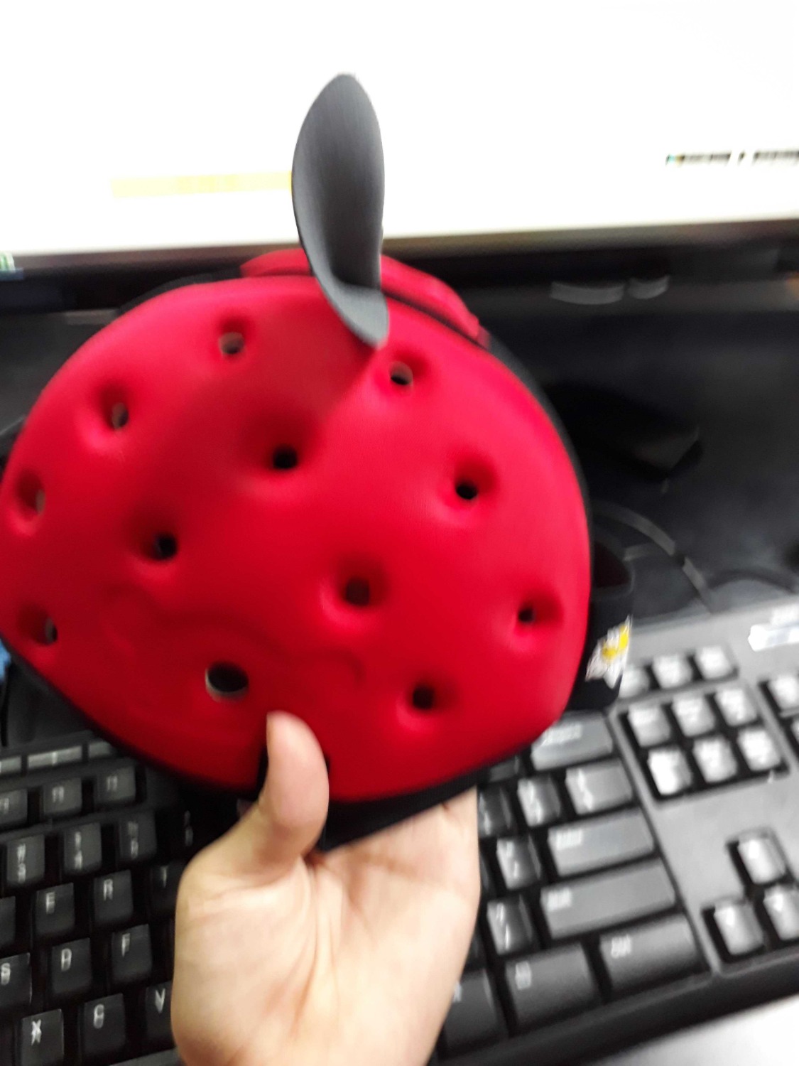 Minh nhan duoc hang nhung khac hoan toan so voi hinh anh tren web,dat thuong hieu Mumgard nhung nhan duoc la headguard, minh mua tren tiki nhieu roi nhung that su that vong.