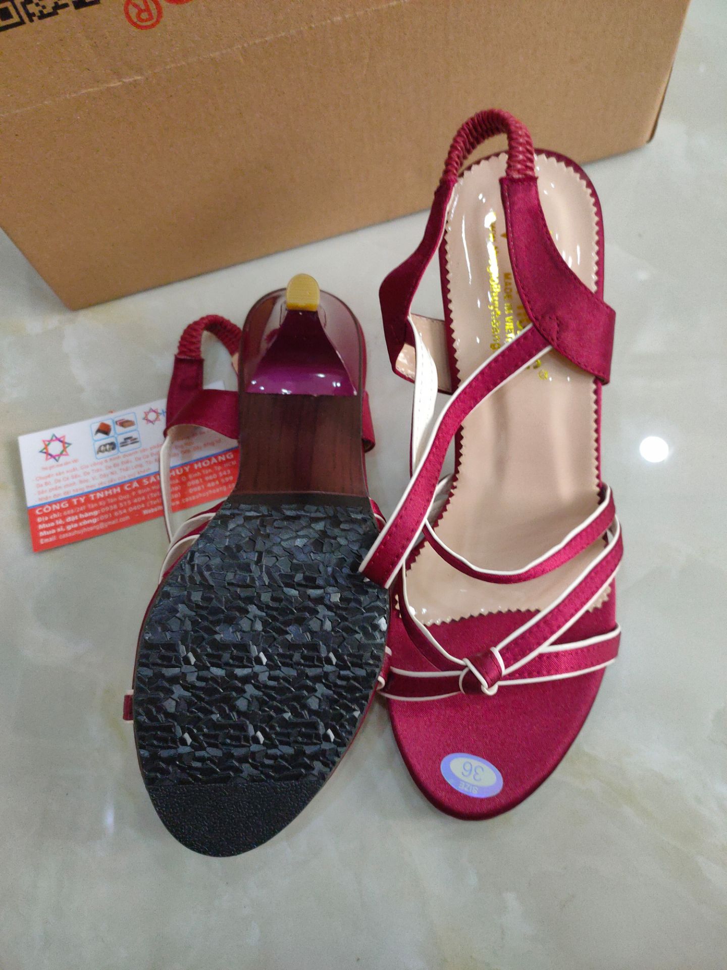 Giày đẹp chỉ may đều chắc chắn... Giao hàng nhanh chóng... Rất thích