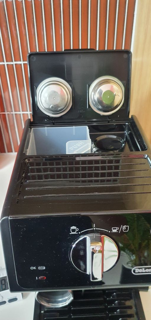 máy không có 3 phin cà phê như quảng cáo, chỉ có 1 phin mặc định gắn sẵn vào tay cầm mà thôi!
cập nhật: kiếm trong mút xốp thì có nhét 2 cái phin :D