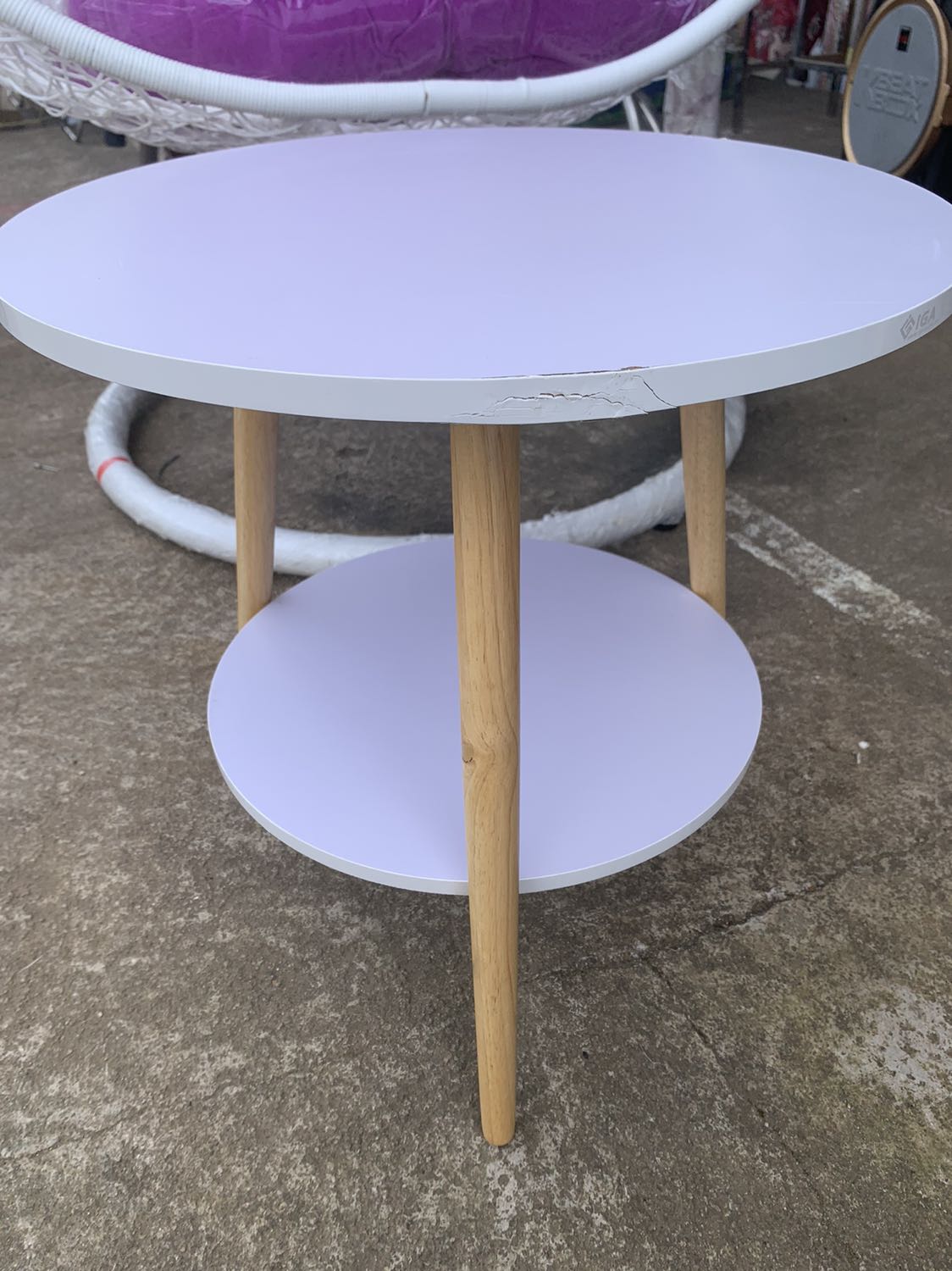 Bàn đẹp - chắc chắn - Giá Tốt . Mà vận chuyển đóng gói sơ xài mà lại không được kiểm tra hàng trước khi thanh toán nên bóc ra mặt bàn bị dập mấy chỗ . Nên Shop phải điều chỉnh lại cách đóng gói - bao bọc kỹ lưỡng và cẩn thận hơn