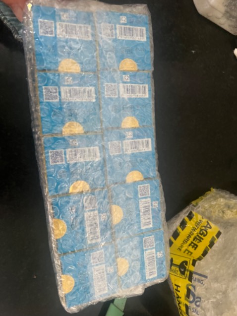 Giao hàng thân thiện, vui vẻ. Hàng bọc cẩn thận. Bé rất thích. Ủng hộ dài dài. Mãi yêu.