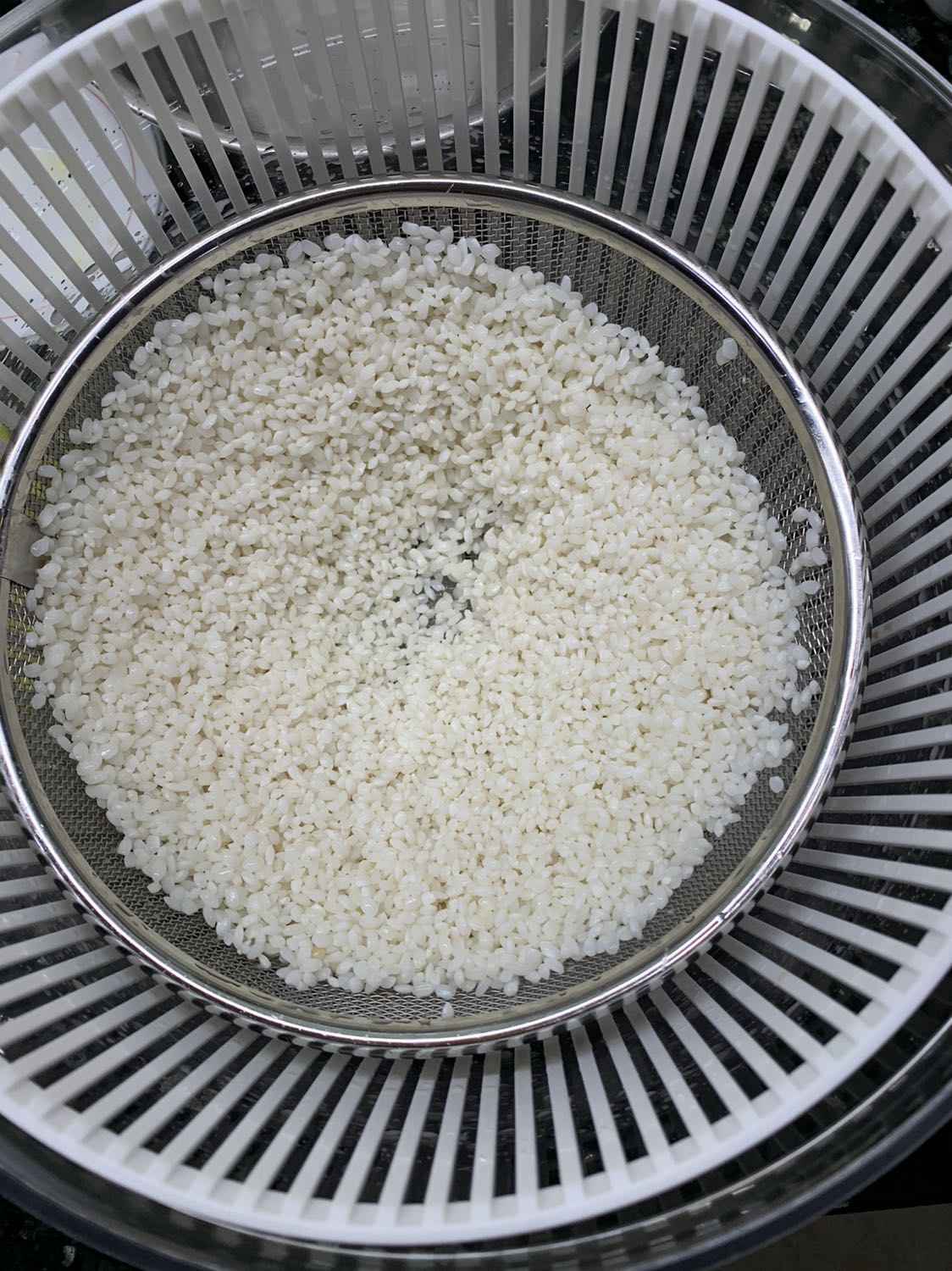 Mẫu mã đẹp. Quay rất êm. Rất kiệt nước. Kích cỡ quay rau rất hợp lý. Tôi còn quay cả gạo nấu xôi