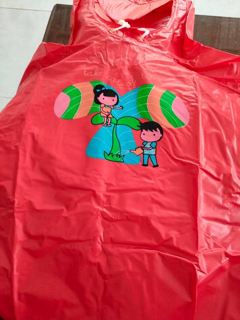 Phần đầu bé mặc hơi khó chịu. Nhìn chung cũng ổn