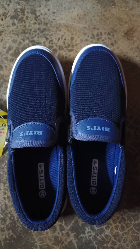 Hàng chính hãng, Chuẩn nét. Chỉ có điều mình mua 39 hơi chật