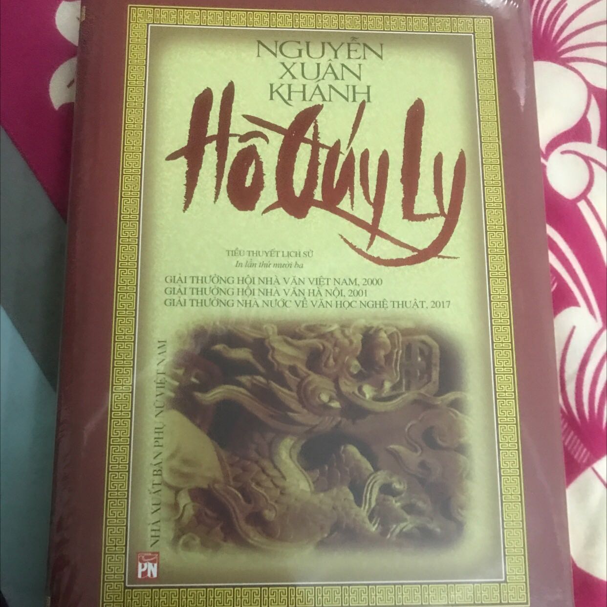 Truyện mới tinh, tiki giao hàng nhanh, cẩn thận, nguyên seal, ko móp méo trầy xước và giá sale của tiki luôn tốt. Nội dung ko có gì phải bàn. Rất hài lòng.