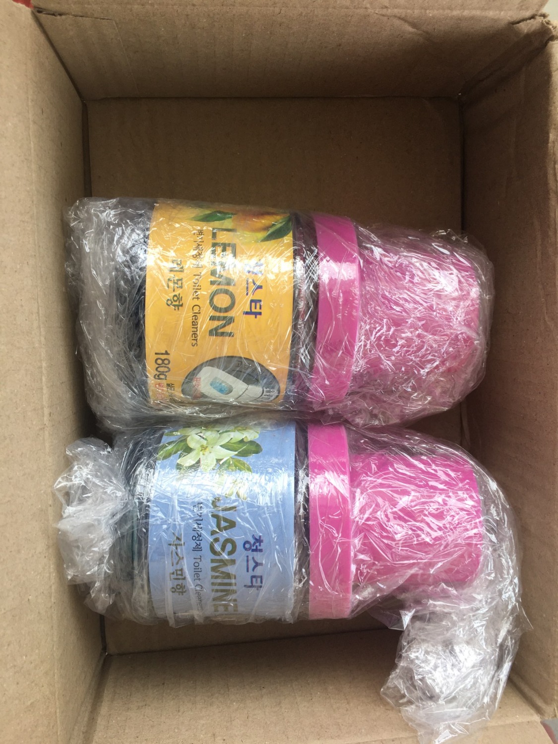 Mình đặt mua 1 chai khử khuẩn bồn cầu hoa oải hương và 1 chai hoa nhài. Thực tế shop gửi hàng về cho mình lại 1 chai khử bồn cầu chanh và 1 chai hoa nhài. hàng gửi nhận không đúng với đơn đã đặt.