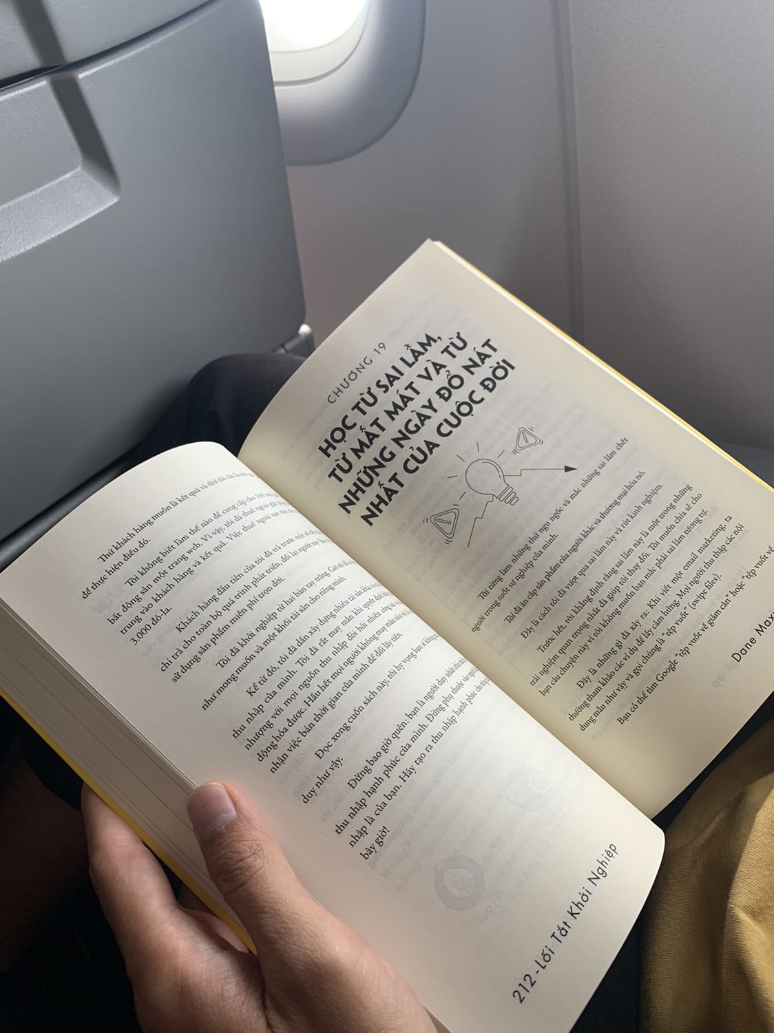 Lời đâu tiên chúc anh luôn giữ sức khoẻ dồi dào để tiếp tục những cuốn sách, dự án hay và bổ ích cho công đồng.  
Mặc dù đã đọc khởi nghiệp du kích, đừng để mất bò,...nhưng cuốn sách lần này vẫn làm e rất háo hức với thiết kế cuốn sách rất tỉ mỉ, chỉn chu gây ấn tượng ban đầu cho người đọc.  Nội dung của cuốn sách được thiết kế rất dễ hiểu giúp người đọc định hướng cách đọc sao cho hiểu quả cùng với lối hành văn ngắn gọn, súc tích, dí dỏm làm cho người đọc không bị nhàm chán.
Thông qua cuốn sách đã đưa ra những bài học tuy đơn giản nhưng rất sâu sắc, giúp e định hình và tư duy hơn về con đường khởi nghiệp, tuy có rất nhiều chông gai nhưng nếu chúng ta biết tìm ra những lối đi, lộ trình đúng đắn sẽ giúp chúng ta giảm thiểu những rủi ro, vết xe đổ từ đó bước những bước đi vững chắc hơn trên con đường khởi nghiệp
Lời cuối xin cảm ơn anh và các cộng sự đã đóng góp thật nhiều những giá trị bổ ích cho cộng đồng. Chúc anh và các cộng sự ngày càng thành công hơn nữa.