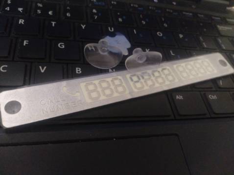 Thiết kế đơn giản, tiện lợi, miến hít bám chắc nên đi đường xóc cũng không sợ bị rơi ra.Sp rẻ độ hoàn thiênn cũng OK, nhưa chưa đẹp xuất sâc, nhưng tiền nào của nấy, được cái công đụng dạ quang ổn là OK rồi. Mua hẳn 2-3 cái dùng dần luôn.