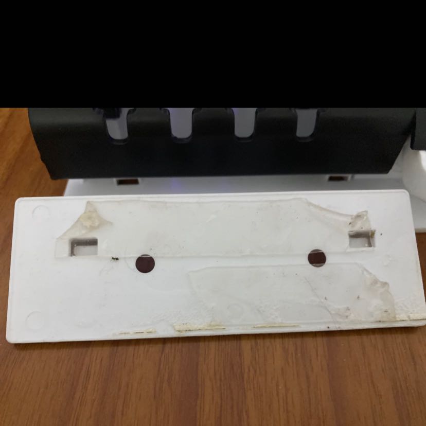 Ngày thứ nhất ok, ngày thứ hai rời rã, ngay cả hàng khá nhẹ, dù tường gạch lẫn gương,…
Những ngày sau chỉ cần 30 phút đã chia tay dứt khoát. 
Hộp treo kem đánh răng và bàn chải chưa đưa vào sử dụng khoảng 180g.