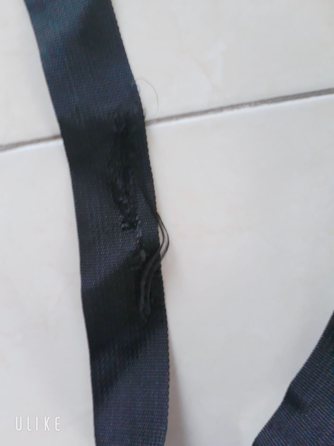 chất liệu vải được đúng màu nhưng khi kiểm hàng thì dây túi bị lỗi hơn nữa không thấy đóng hộp chỉ thấy túi được bọc nilong ko mong shop xem lại lỗi này