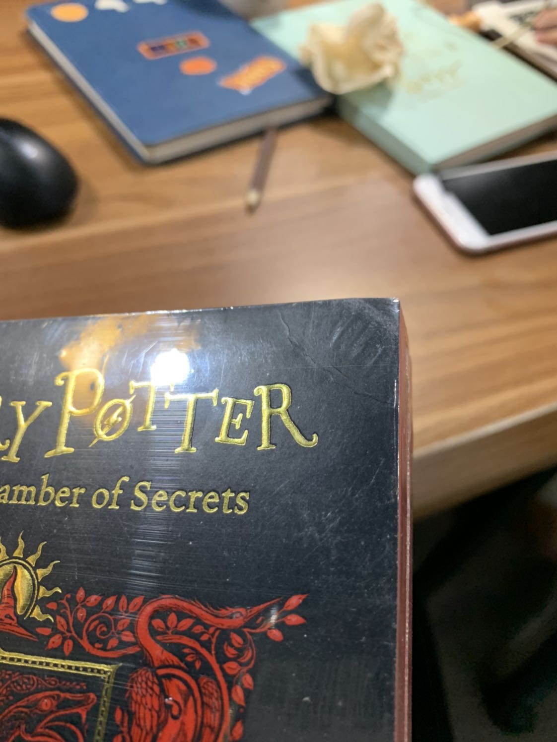 Bọc sách cẩn thận. Sách bọc mang co kín nhưng bìa sách bị gấp, náp và góc sách bị quăn. Mong Tiki hỗ trợ đổi trả sản phẩm mới hơn cho mình.