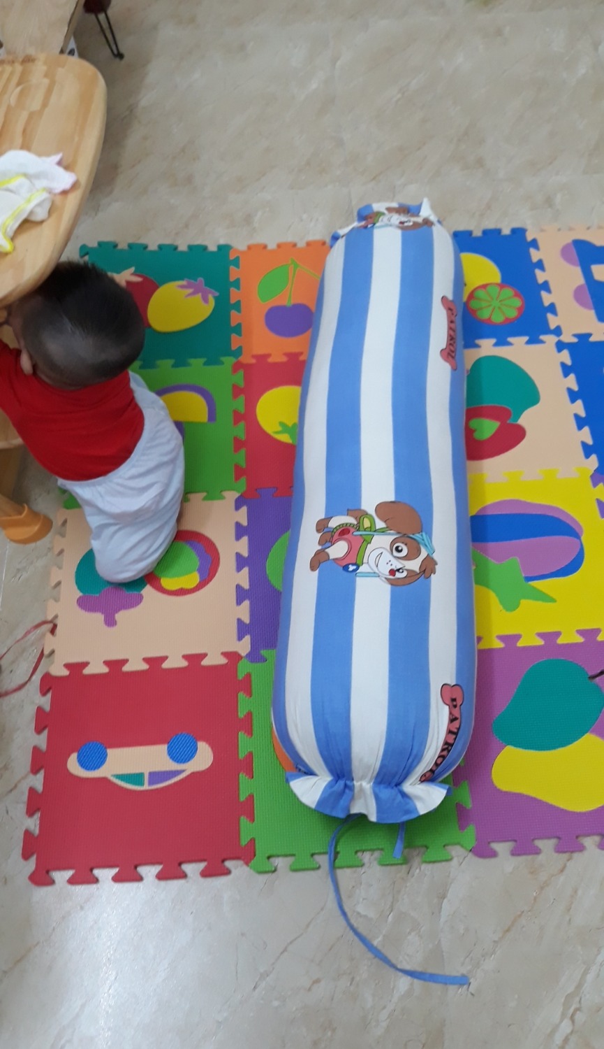 Giao hàng nhanh, đóng gói tốt, chất lượng như mong đợi, giá ok. Nếu có nhu câu các sản phẩm liên quan sẽ chọn mua lại nhà cung cấp này, bé nhà mình đang chập chững đứng, thích vịn vào ghế hoặc bàn để tự đúng dậy, có tầm lót sẽ giúp yên tâm hơn khi để con chơi 1 mình thoải mái