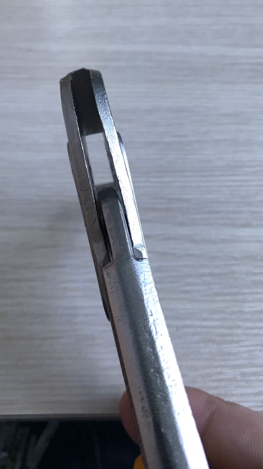 Độ chi tiết không cao nhưng dùng được. Tay cầm nhựa rất chắc chắn và êm tay.