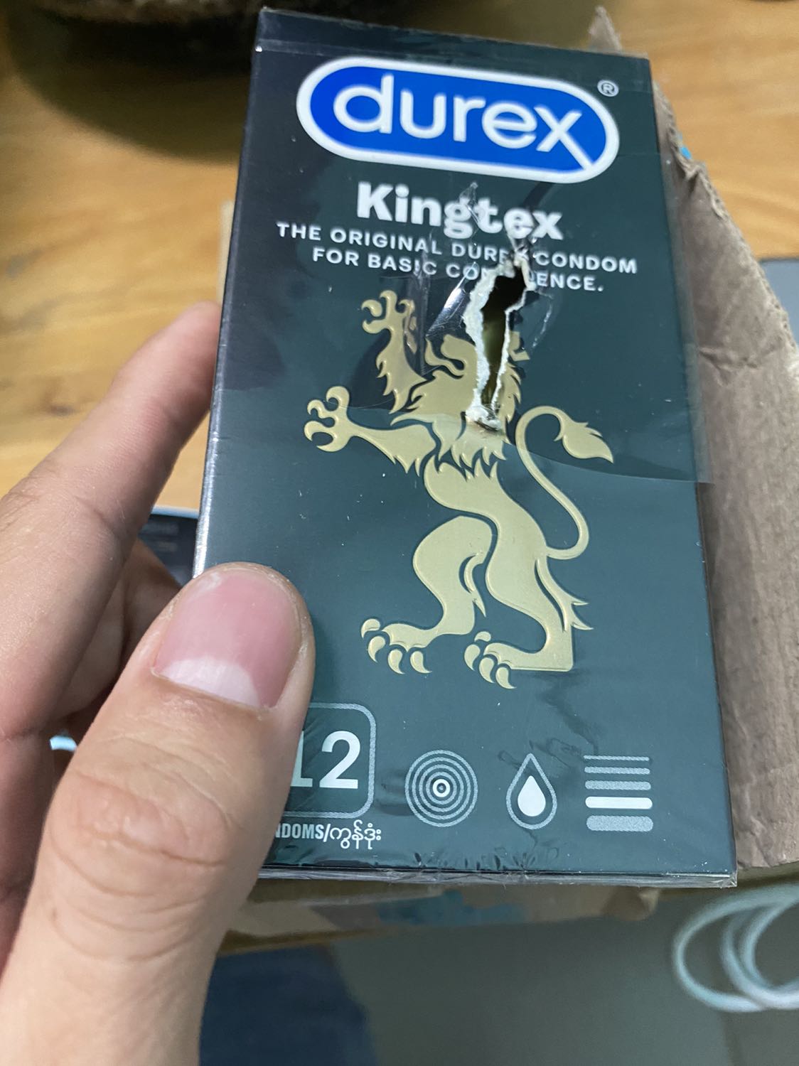 Mới mở hàng ra đã như vậy. Hàng giống như hàng cũ vậy. Nhìn bạc màu và xước phần bao bì Mới mở hàng ra đã như vậy. Hàng giống như hàng cũ vậy. Nhìn bạc màu và xước phần bao bì