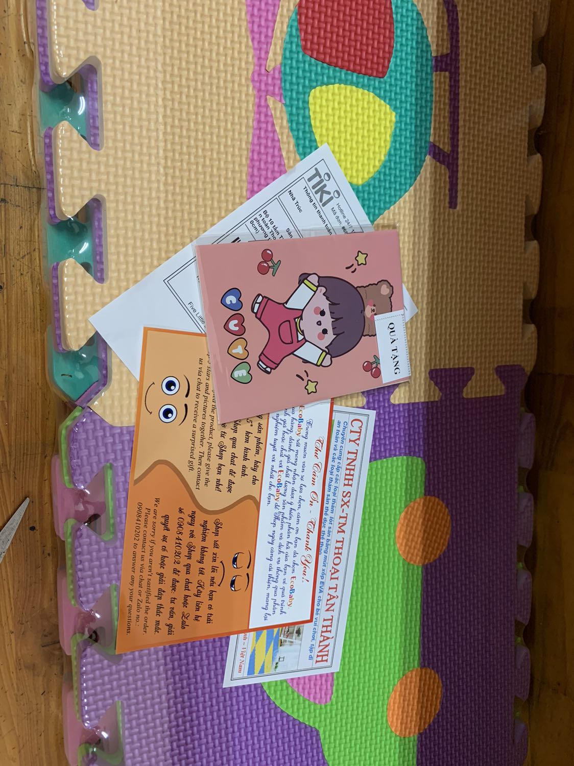 Đóng gói gọn gàng, cẩn thận.
Có kèm thư cảm ơn, quà tặng.
Giao cực nhanh. Đặt 7/7, 8/7 đã nhận
Mút dày, chắc chắn, màu sắc sáng. Ko có mùi nồng