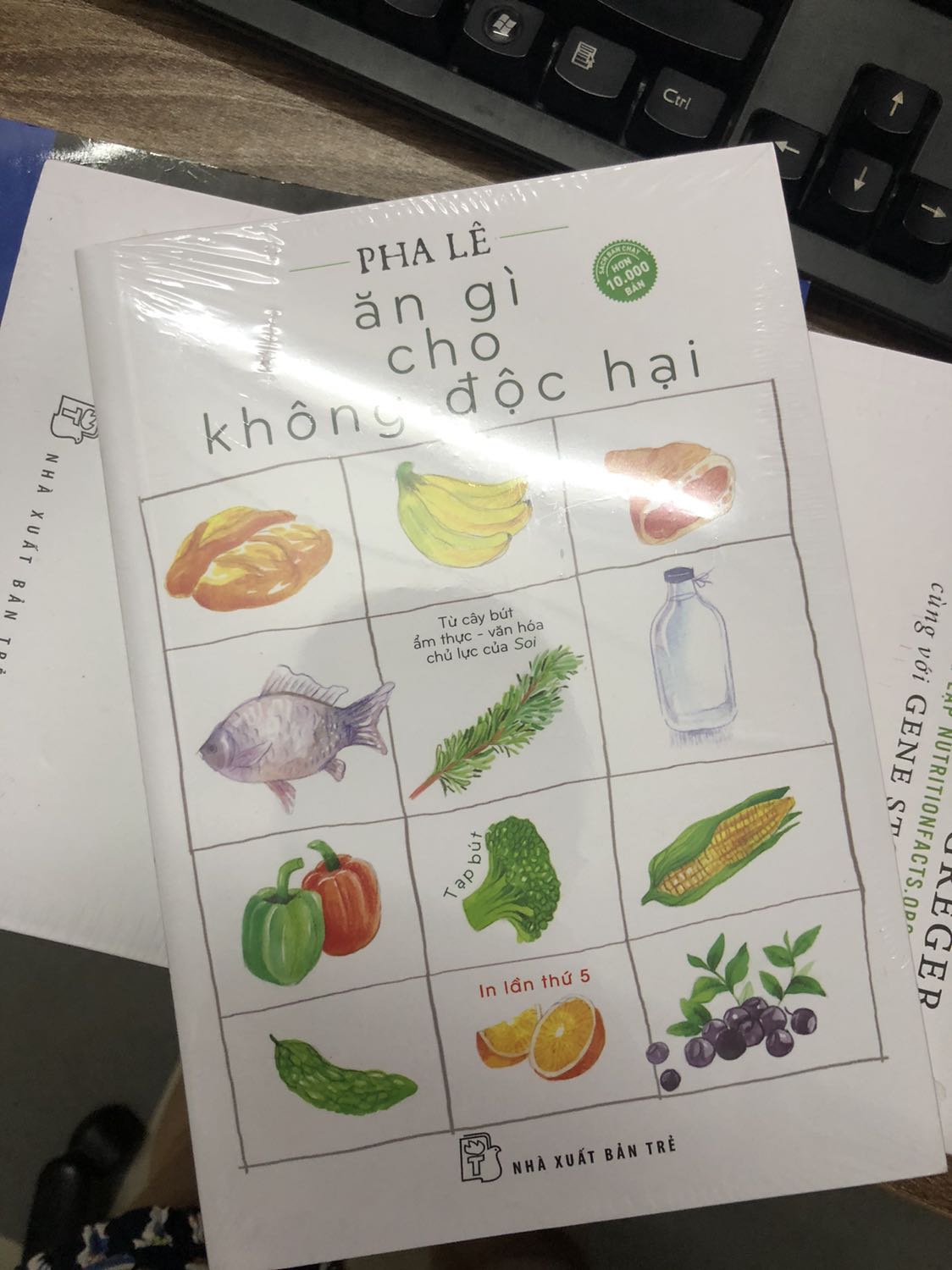 Sách được đóng gói rất cẩn thận, thời gian giao hàng rất nhanh. Shipper nhiệt tình cẩn thận và rất lịch sự