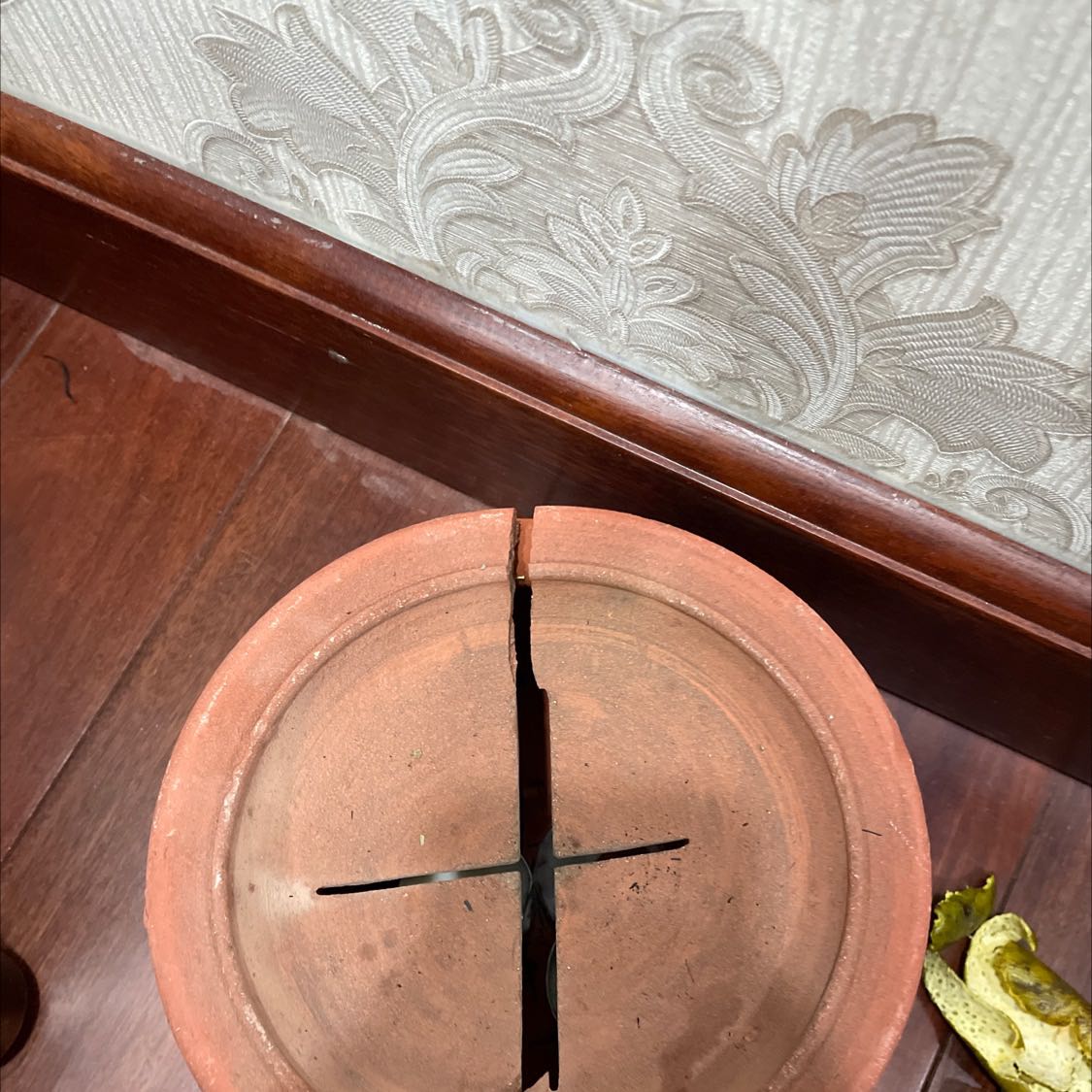 Mở ra thấy BỂ nắp làm đôi… Mở ra thấy BỂ nắp làm đôi…