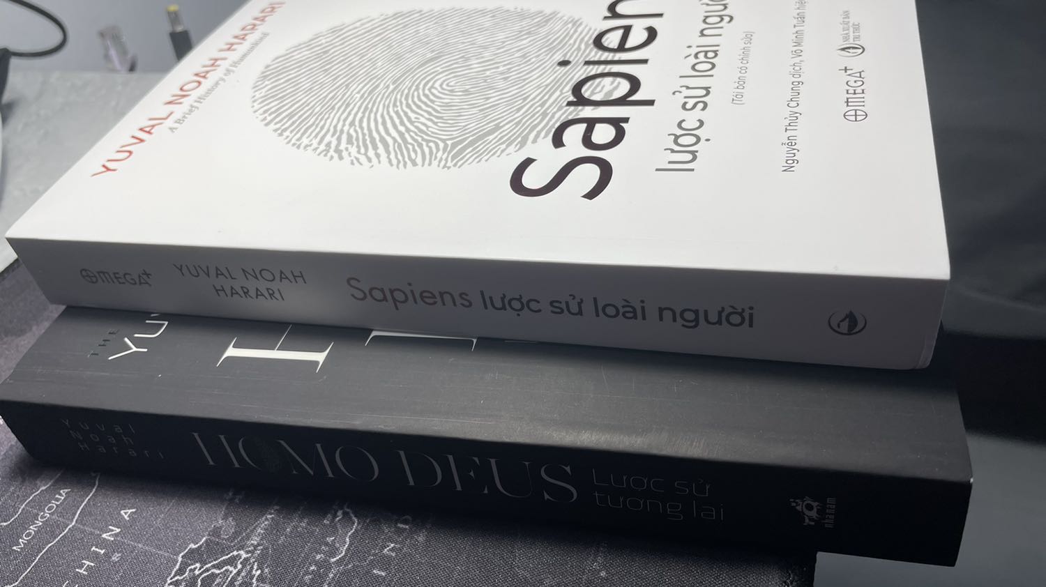 Giao sớm hơn dự kiến. Sách có móp nhẹ chỗ góc do vận chuyển nhưng không ảnh hưởng quá nhiều.