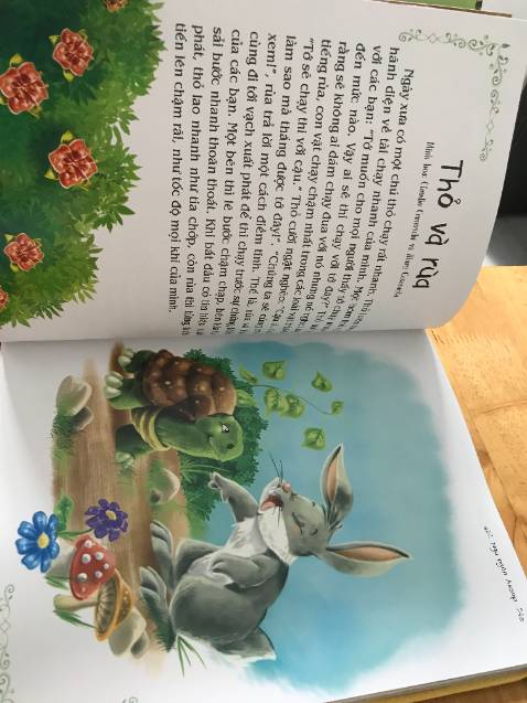 Truyện có hình ảnh minh hoạ đẹp là điểm cộng của tập truyện này. Bìa sách có phủ kim tuyến nên mình không thích lắm. Về nội dung có phần hơi ngắn gọn, một số truyện thì cô đọng hơi quá nên phải diễn giải lại cho trẻ.