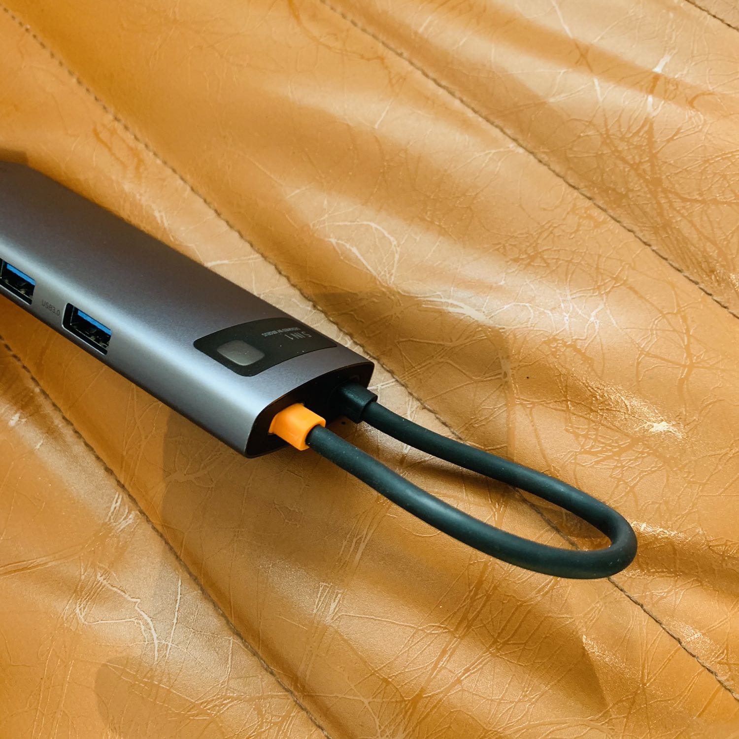 Đúng với thông tin. Mình mua loại 5 trong 1 là vừa dùng với nhu cầu.
Thiết kế gọn và thông minh (có chỗ gắn đầu dây nối)
Còn tặng kèm sticker dễ thương, giúp đánh dấu *** 😌