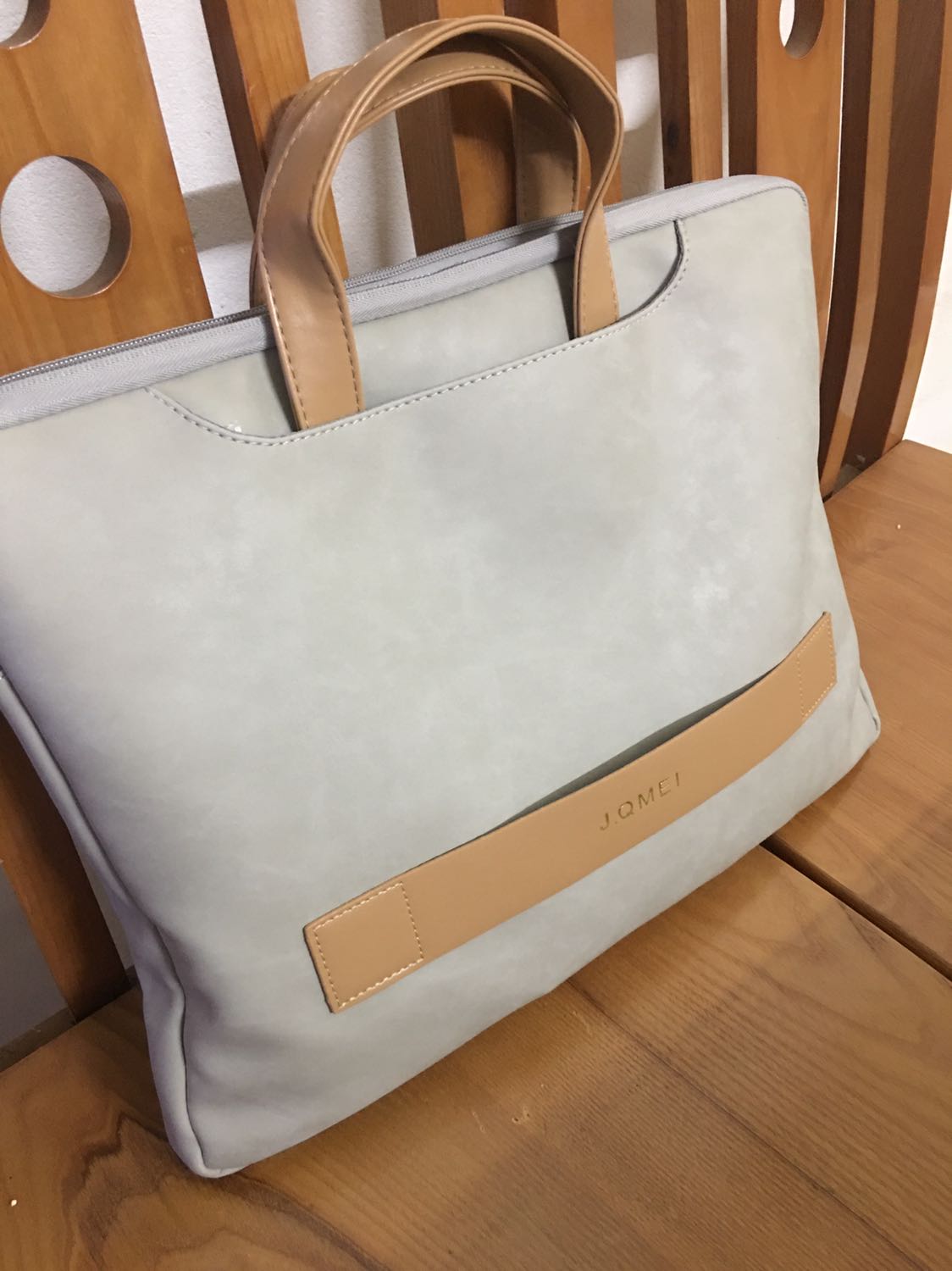 Túi xách đẹp y hình, da mềm. Phom dáng chuẩn. Ưng ý!