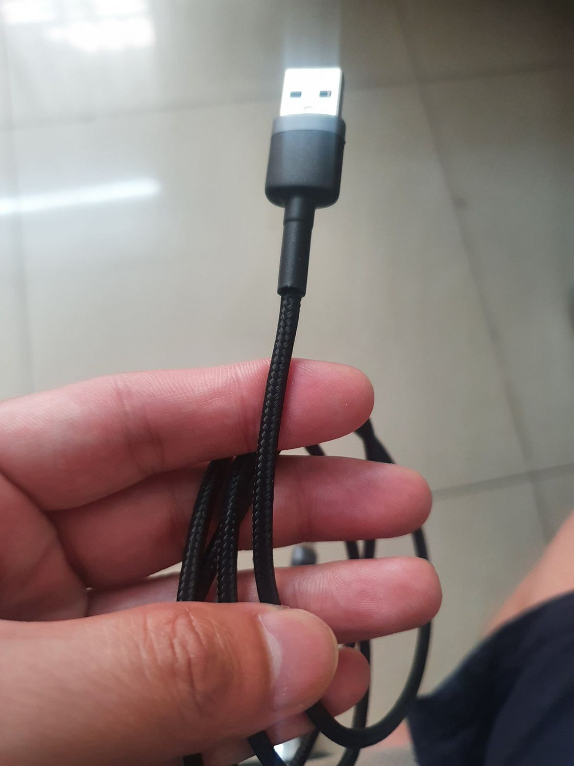hàng chất lượng, giá tốt. dây được bọc dù cứng cáp, các đầu cáp cũng được bao bọc cẩn thận. xài cáp này thì chả lo bị đứt. đi kèm còn có dây cuốn cáp khá chuyên nghiệp hàng chất lượng, giá tốt. dây được bọc dù cứng cáp, các đầu cáp cũng được bao bọc cẩn thận. xài cáp này thì chả lo bị đứt. đi kèm còn có dây cuốn cáp khá chuyên nghiệp
